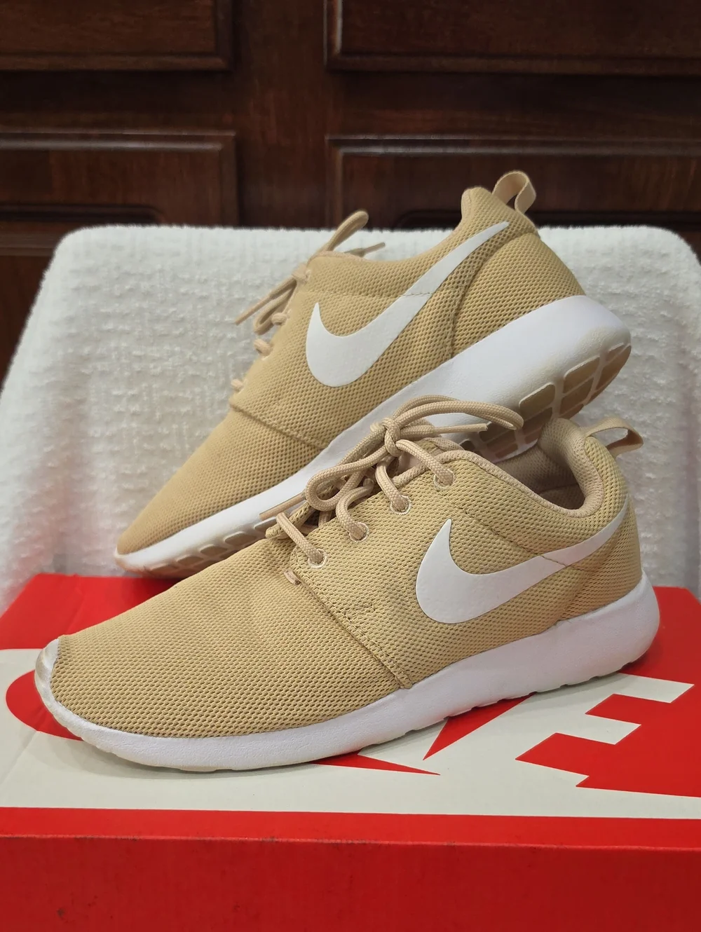 ☆ Nike Roshe One Desert Ore Tan & White Mesh Casual Sneaker ☆ Womens Size 7 ☆